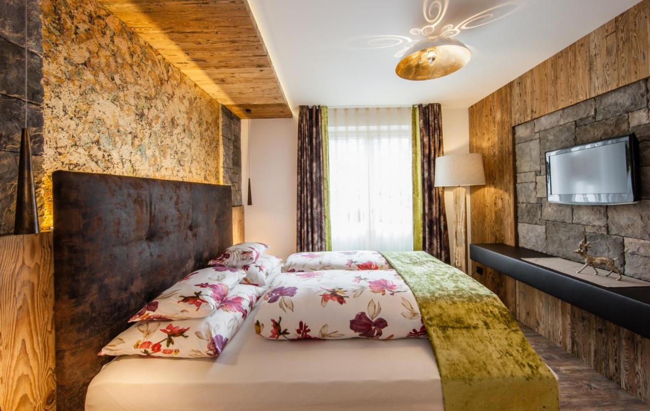 Hotel Tyrol Malles Venosta Kültér fotó