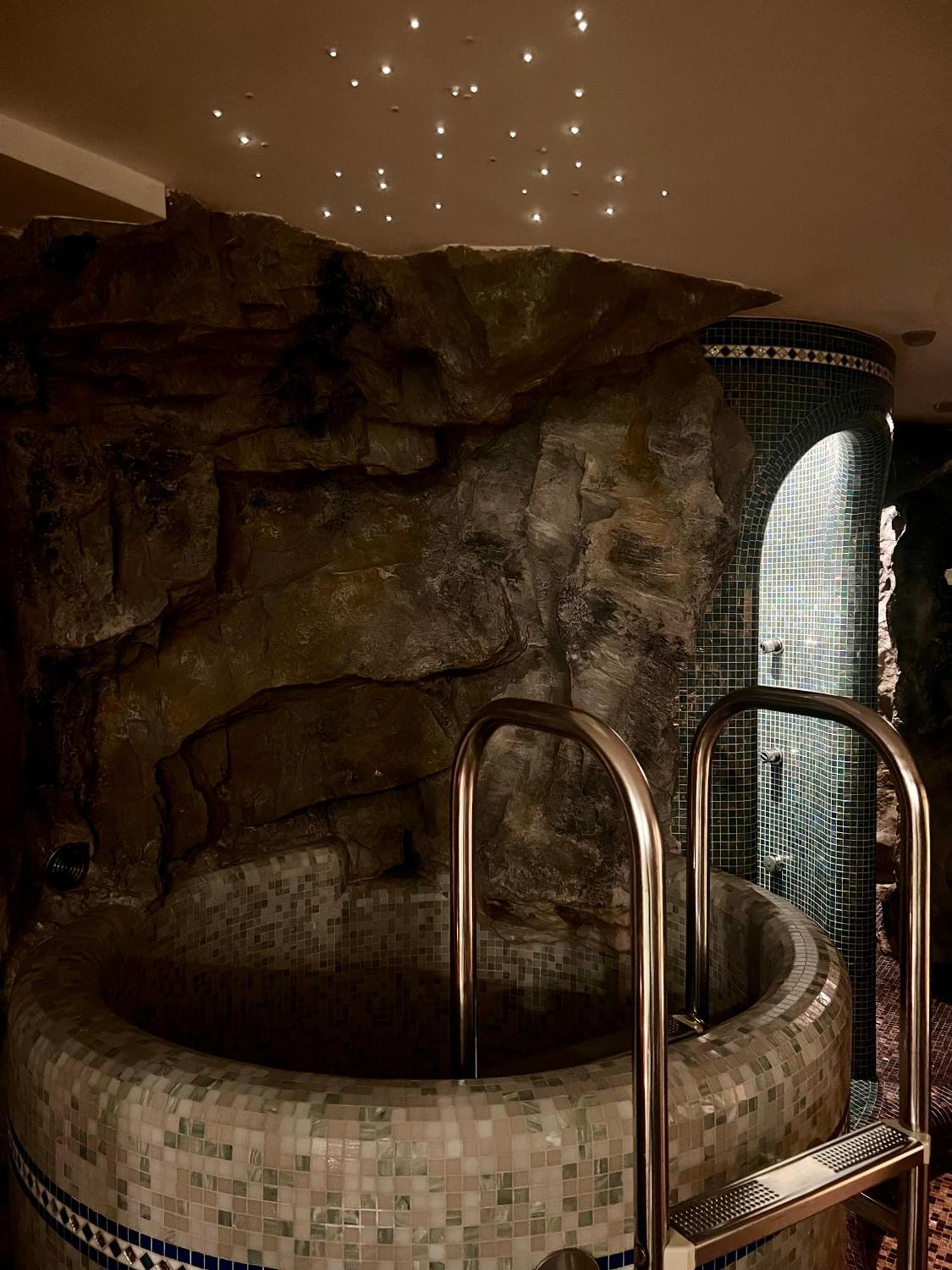 Hotel Tyrol Malles Venosta Kültér fotó