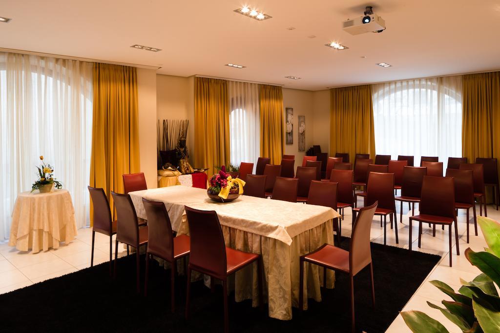 Hotel Tyrol Malles Venosta Kültér fotó