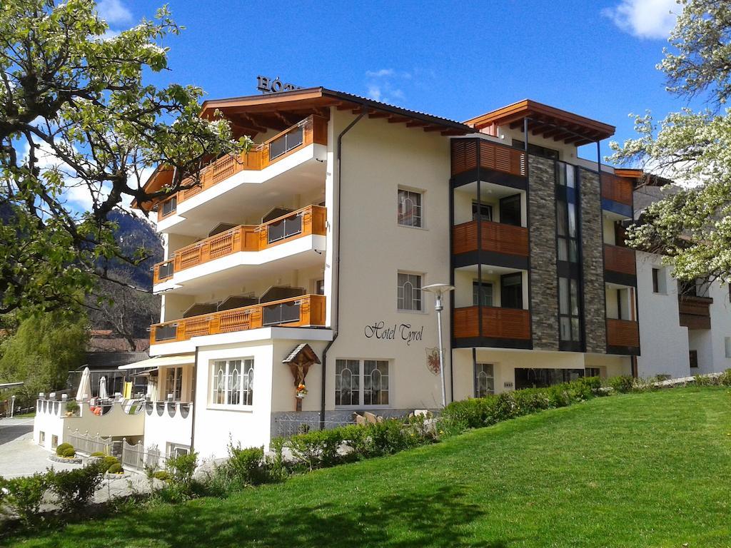 Hotel Tyrol Malles Venosta Kültér fotó