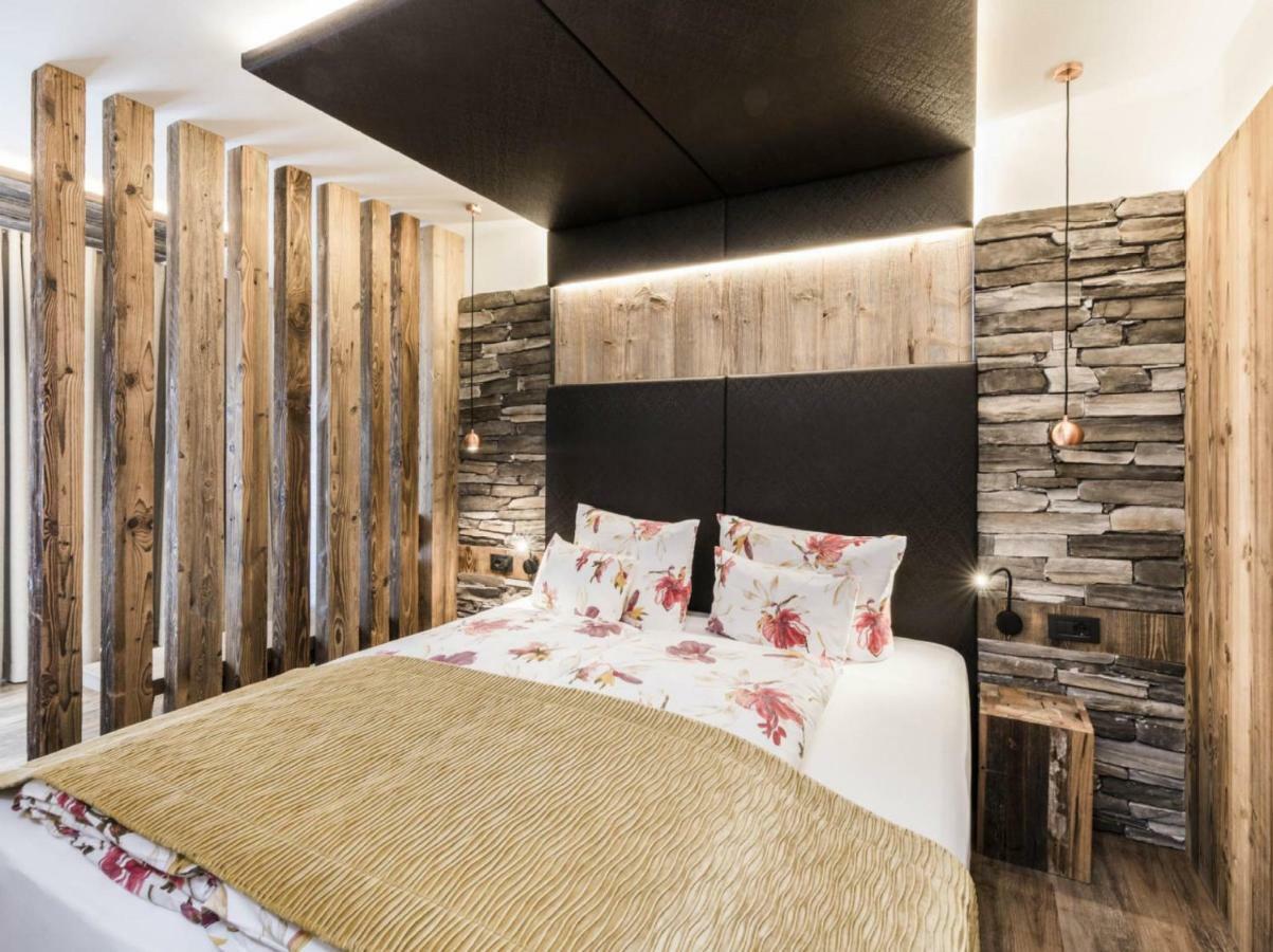 Hotel Tyrol Malles Venosta Kültér fotó